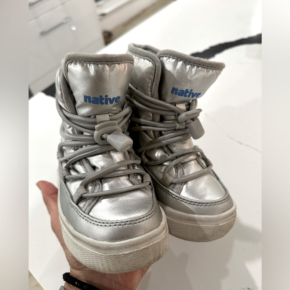 Native winter boots toddler 8 / C8 silver